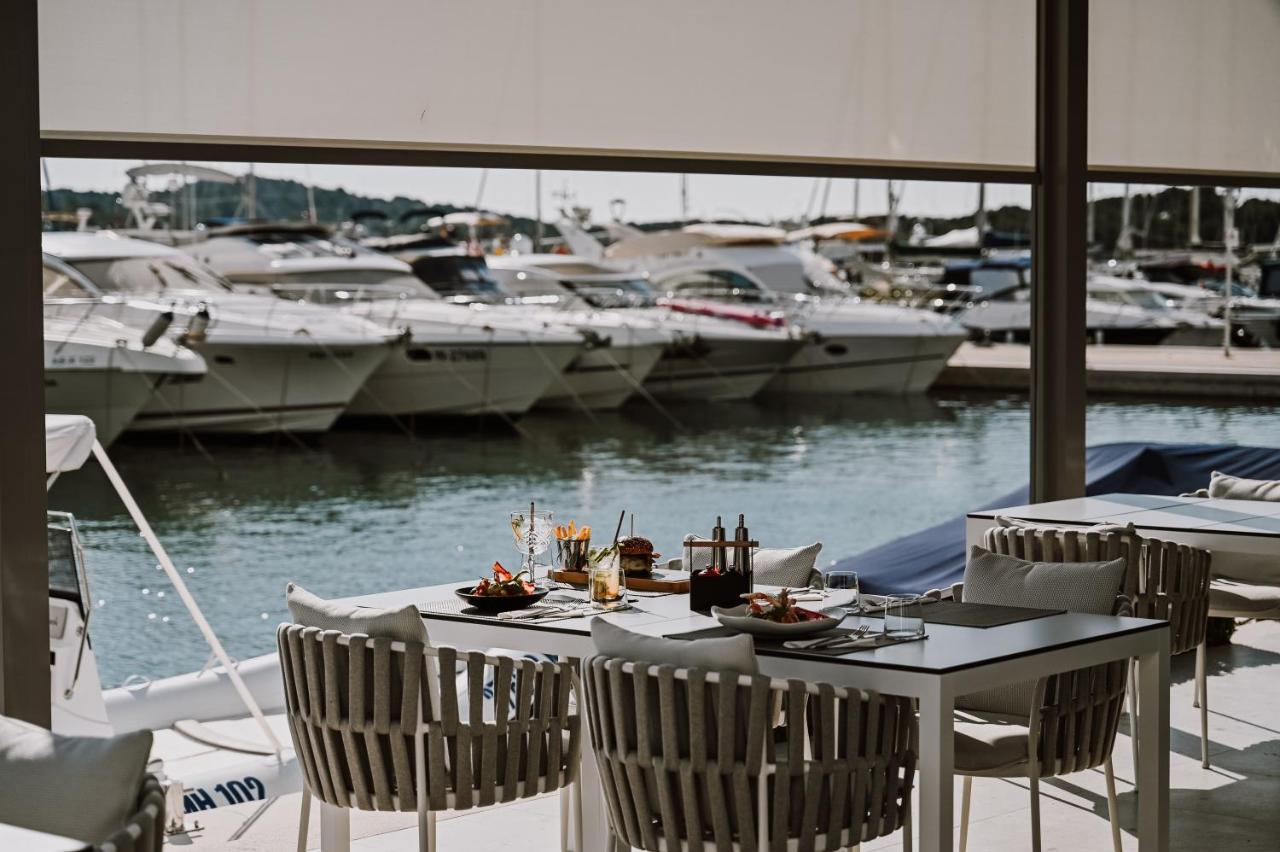 Hotel Stomorin-Marina Hramina Murter Exterior foto